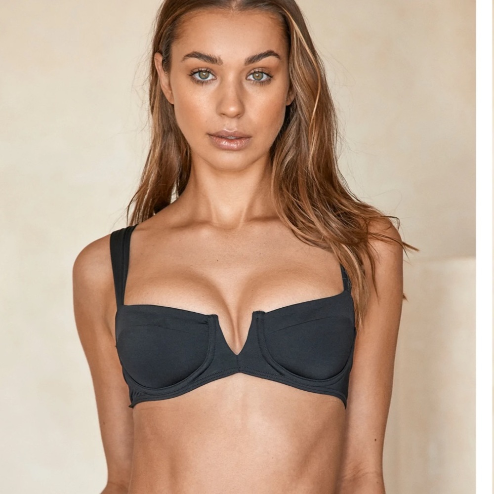 Monday swimwear Clovelly top size L